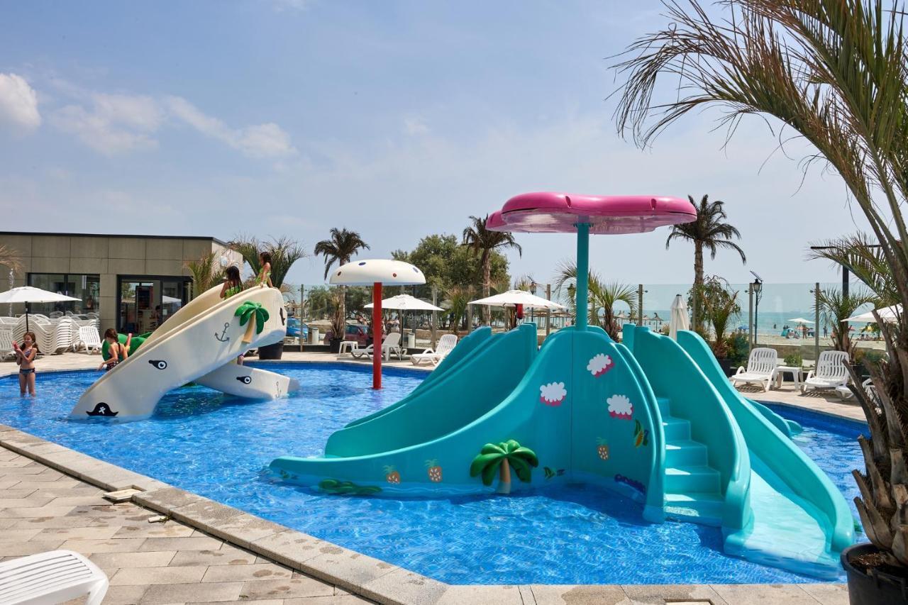 Fineloft Sea View Apartment-Spa N Pools Beach Resort Năvodari Kültér fotó